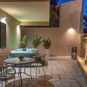 Apartman Teona Luxury With Jacuzzi And Garden View, Sali