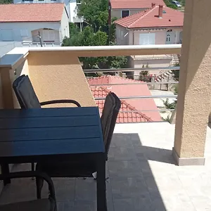 Apartman Frka Petesic, Sali