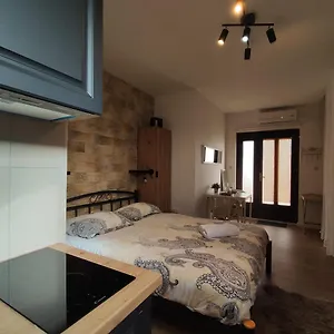 Apartman With Sea View, Sali