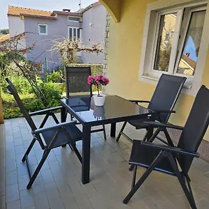 Apartman Marija, Sali