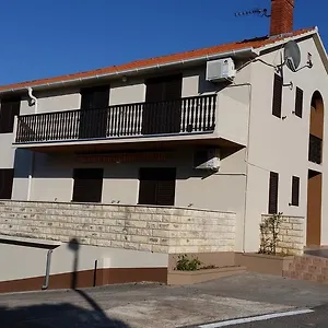 Apartman Orlic, Sali