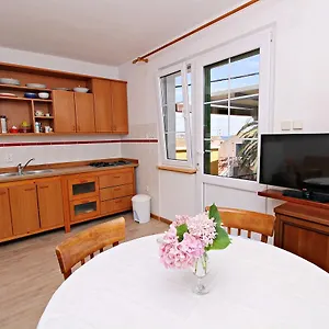 Apartman Filipi, Sali